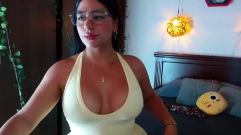 Snapshot of milaloversxxx chatting on 03-12-26, 10:05 mila online show from 03-12-26, 10:05