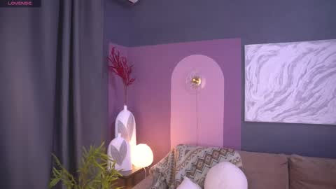 Snapshot of milamoree chatting on 10-13-25, 11:10 Mila online show from 10-13-25, 11:10
