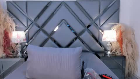 milan_lewiss online show from 09-25-25, 06:44