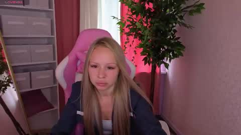 Snapshot of milana_r0se chatting on 07-18-26, 09:02 Milana online show from 07-18-26, 09:02