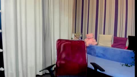 Snapshot of milanaalvis chatting on 12-14-25, 01:05 MilanaAlvis online show from 12-14-25, 01:05