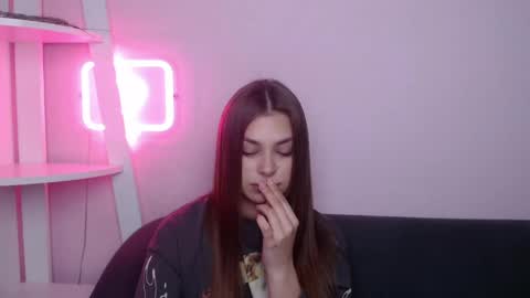 milanaangelas online show from 04-06-26, 07:59