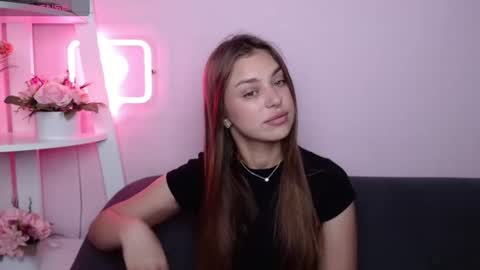 Snapshot of milanaangelas chatting on 06-25-26, 04:56 milanaangelas online show from 06-25-26, 04:56