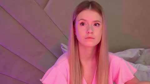 MilanaBalmain online show from 09-22-25, 04:25