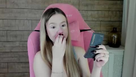 MilanaBalmain online show from 11-16-25, 04:29