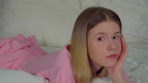 MilanaBalmain online show from 11-30-25, 04:38