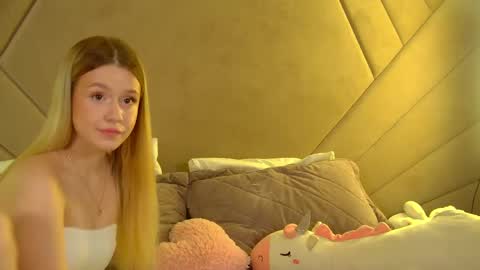 MilanaBalmain online show from 05-17-26, 04:21