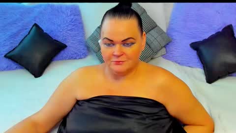 Lana online show from 11-19-25, 06:46