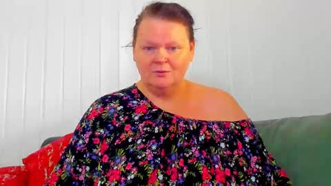 Snapshot of milanabiegert chatting on 02-25-26, 10:03 Lana online show from 02-25-26, 10:03