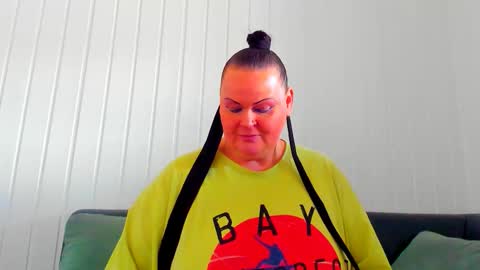 Snapshot of milanabiegert chatting on 03-12-26, 01:50 Lana online show from 03-12-26, 01:50