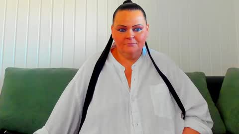 Snapshot of milanabiegert chatting on 03-19-26, 03:38 Lana online show from 03-19-26, 03:38