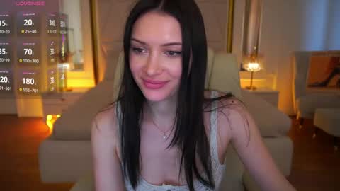 Snapshot of milanamusee chatting on 05-17-26, 01:29 Milana online show from 05-17-26, 01:29