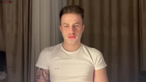 Snapshot of milanasugar chatting on 11-25-25, 04:51 milanasugar online show from 11-25-25, 04:51