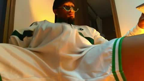Snapshot of milanbigdick777 chatting on 06-12-26, 03:38 milan online show from 06-12-26, 03:38