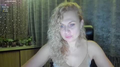 milanna_x online show from 10-12-25, 08:52