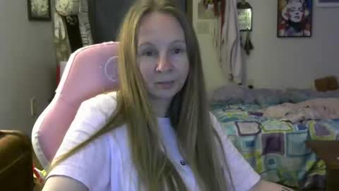 Snapshot of milastoned chatting on 04-22-26, 01:41 Mila online show from 04-22-26, 01:41