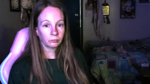 Snapshot of milastoned chatting on 04-23-26, 01:35 Mila online show from 04-23-26, 01:35