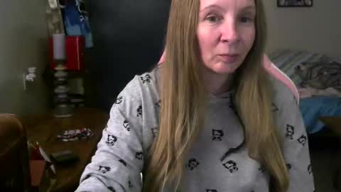 Snapshot of milastoned chatting on 05-14-26, 02:29 Mila online show from 05-14-26, 02:29