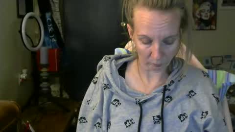 Snapshot of milastoned chatting on 05-16-26, 05:59 Mila online show from 05-16-26, 05:59