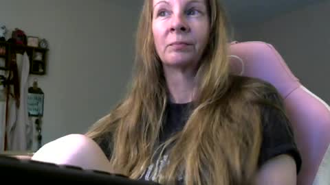 Snapshot of milastoned chatting on 06-21-26, 01:13 Mila online show from 06-21-26, 01:13
