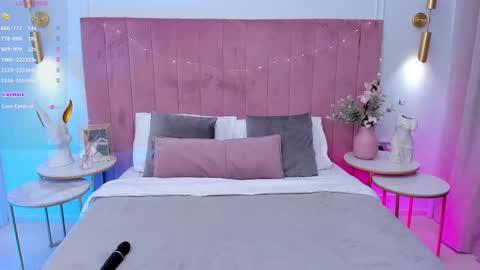 Snapshot of milavox chatting on 03-08-25, 05:38 Mia online show from 03-08-25, 05:38