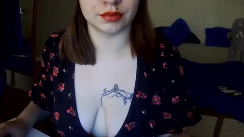 Milaxcute online show from 10-21-25, 07:20