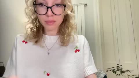 Mila online show from 09-21-25, 03:35