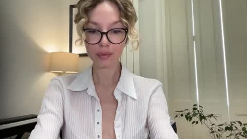 Mila online show from 09-24-25, 10:40