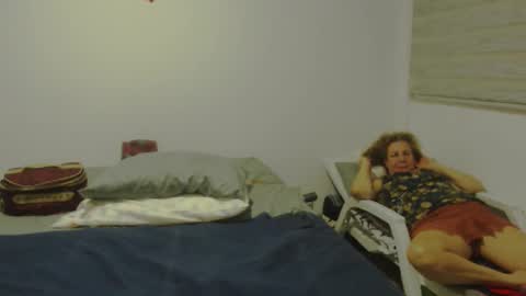 Snapshot of milchanell chatting on 03-09-25, 03:43 milchanell online show from 03-09-25, 03:43