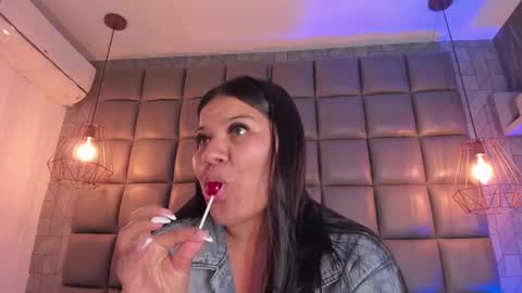 Snapshot of mile_u chatting on 02-14-25, 09:56 Milena online show from 02-14-25, 09:56