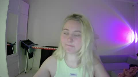 Snapshot of milena391630 chatting on 04-30-26, 08:26 Milena new nonude shy blonde natural online show from 04-30-26, 08:26