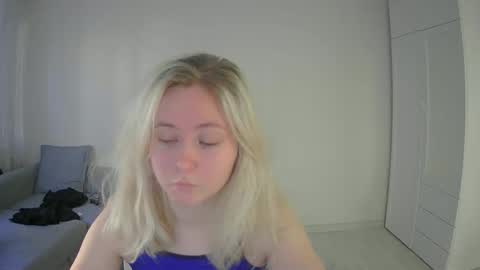 Snapshot of milena391630 chatting on 05-18-26, 06:14 Milena new nonude shy blonde natural online show from 05-18-26, 06:14