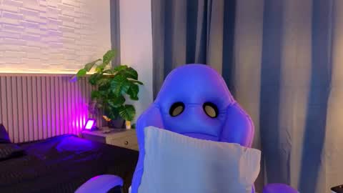 milena_lawson online show from 11-05-25, 10:48