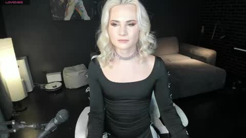 Snapshot of milena_marshmallows chatting on 05-04-26, 01:45 Milena online show from 05-04-26, 01:45
