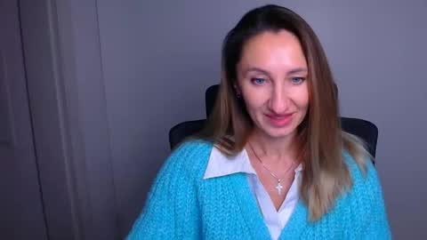 Snapshot of milena_sunny_ chatting on 12-19-25, 06:42 Milena online show from 12-19-25, 06:42