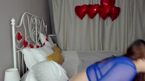 Snapshot of miley_brown_ chatting on 02-08-25, 01:32 Miley online show from 02-08-25, 01:32