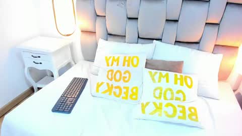 Snapshot of miley_jones_ chatting on 05-27-26, 08:39 miley jones online show from 05-27-26, 08:39