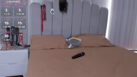 Snapshot of mileyerikson chatting on 09-08-25, 03:55 MILEY online show from 09-08-25, 03:55