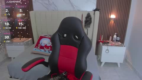 Snapshot of mileyerikson chatting on 12-03-25, 02:52 MILEY online show from 12-03-25, 02:52