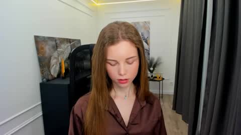 Snapshot of mileygloss chatting on 05-17-26, 11:39 mileygloss online show from 05-17-26, 11:39