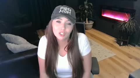 Snapshot of mileymadness chatting on 12-10-24, 11:19 Miley Madness online show from 12-10-24, 11:19