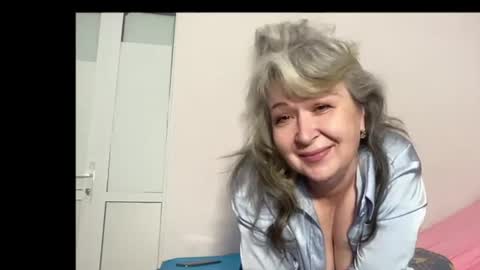 Snapshot of milf_charlotty chatting on 06-24-26, 01:59 Charlotte online show from 06-24-26, 01:59
