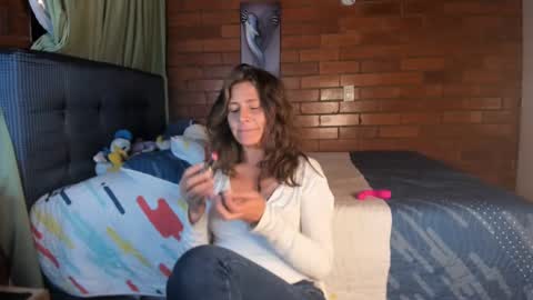 Victoria  online show from 01-21-25, 12:57