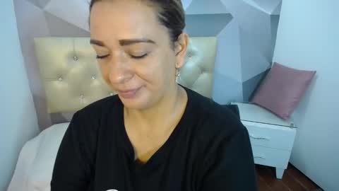 Snapshot of milf_hugeboobs chatting on 10-27-25, 11:03 milf_hugeboobs online show from 10-27-25, 11:03