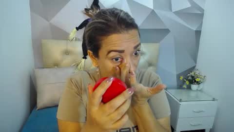 Snapshot of milf_hugeboobs chatting on 10-30-25, 11:00 milf_hugeboobs online show from 10-30-25, 11:00