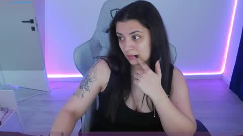 Isabelle online show from 04-06-26, 08:59