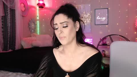 Snapshot of milf_lacey chatting on 12-24-24, 10:39 Milf Lacey online show from 12-24-24, 10:39