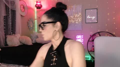 Snapshot of milf_lacey chatting on 01-02-25, 12:45 Milf Lacey online show from 01-02-25, 12:45