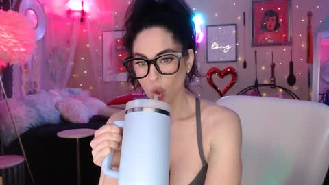 Snapshot of milf_lacey chatting on 03-03-25, 04:56 Milf Lacey online show from 03-03-25, 04:56