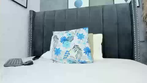 Snapshot of milf_loven chatting on 11-20-25, 04:07 Milf Loven online show from 11-20-25, 04:07